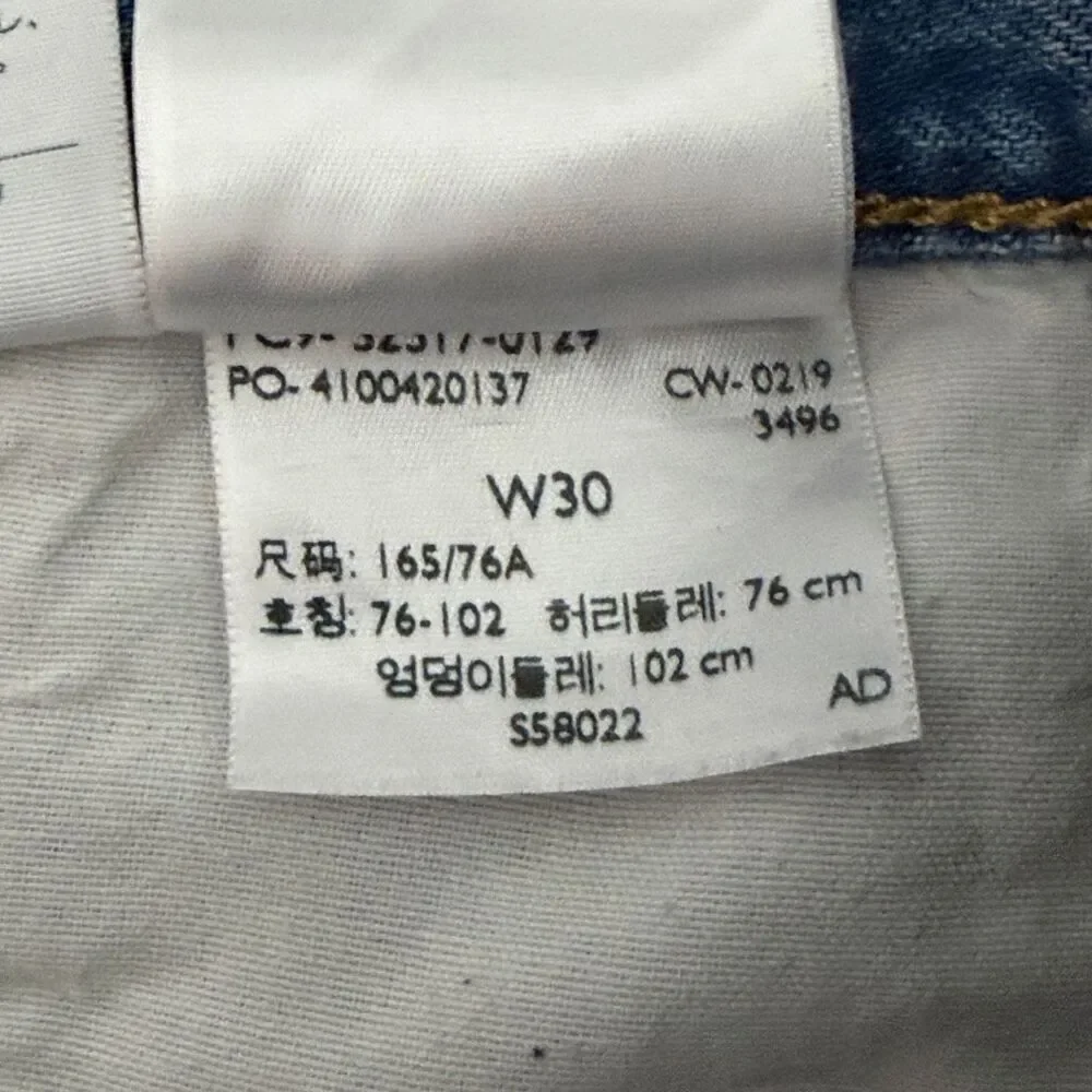Levi’s blue button